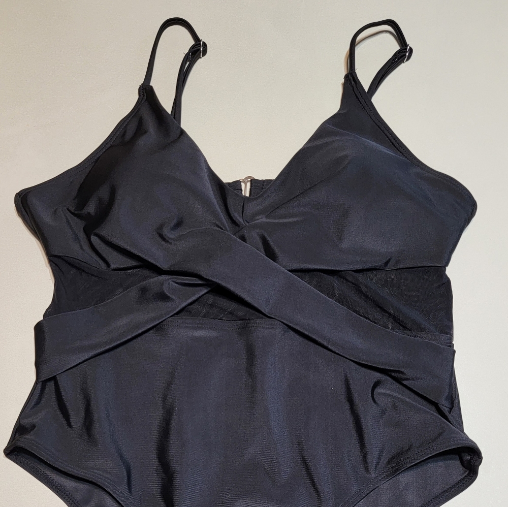Women's Bathing Suit NWOT Size Large Mesh Middle Black